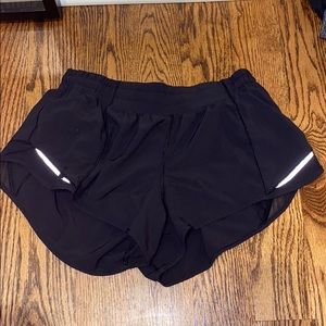 Lululemon Hotty hot short 2 in